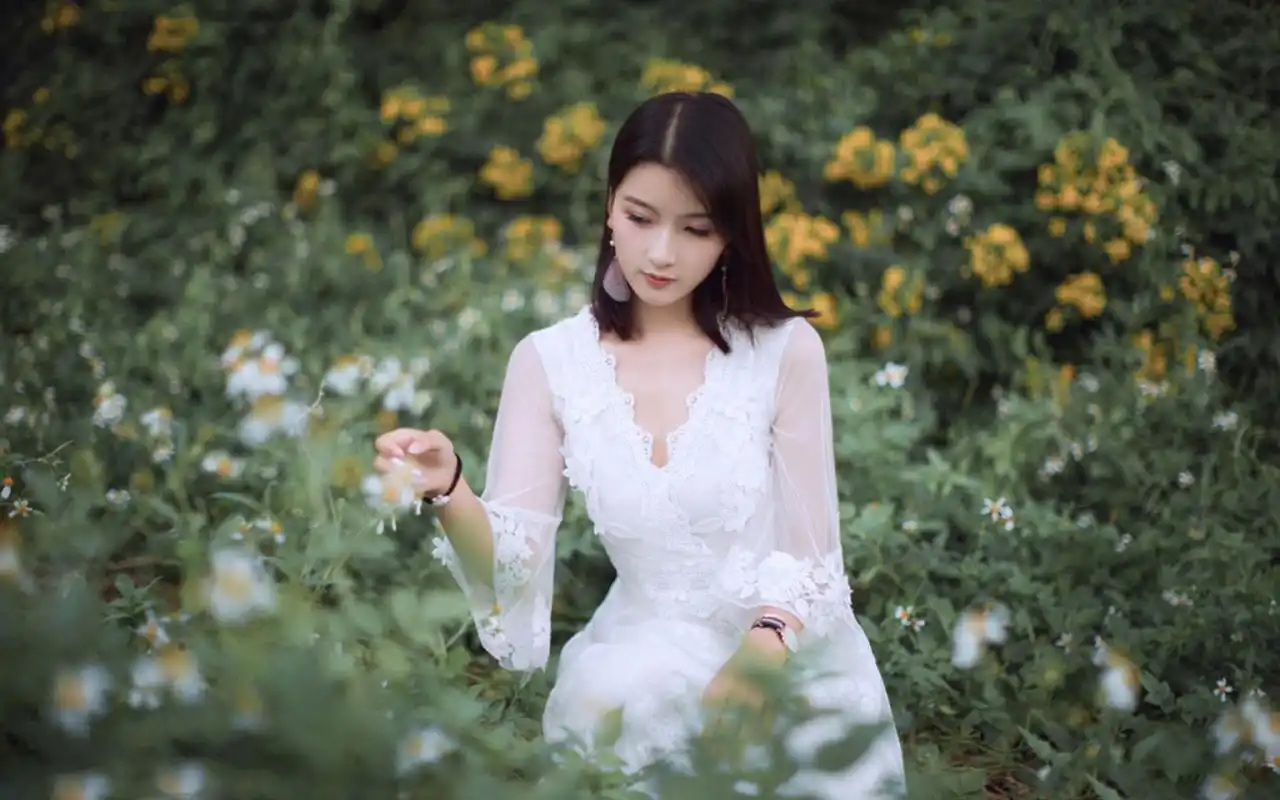 气质优雅美女唯美户外写真图片桌面壁纸