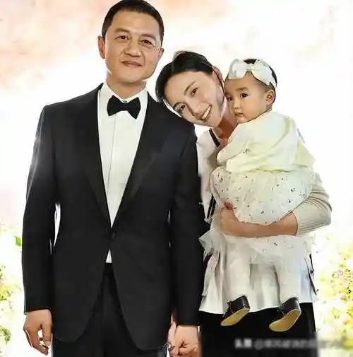 原创十年后再看李亚鹏妻子的现状再看她与王菲谁更聪明