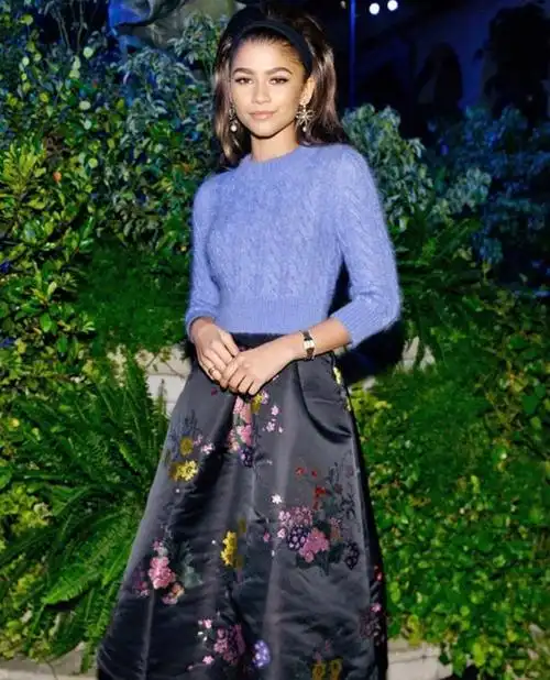 欧美女明星最近一组服装搭配美照刷爆屏幕