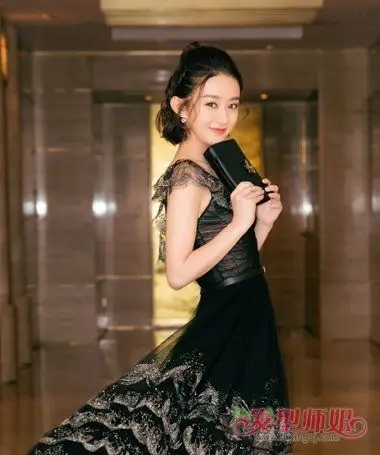 赵丽颖最新半丸子头 赵丽颖半丸子头街拍