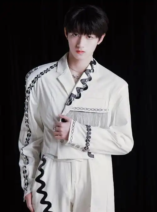 朱志鑫苏新皓张峻豪亮眼tf家族三代练习生翻跳hit活力迸发