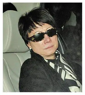 前晚在睡梦中猝逝,享年64岁,由于事出突然,未留下半句话给太太严珍纳