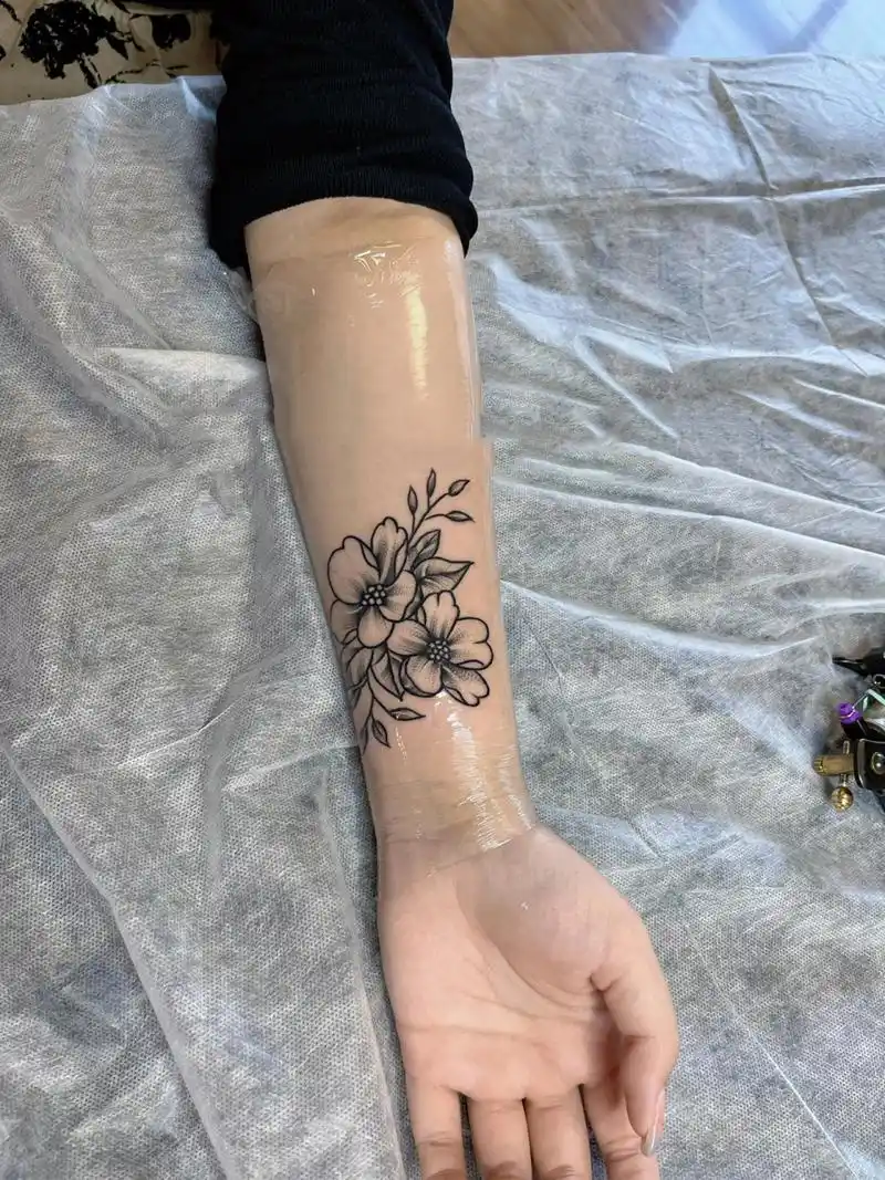 西安纹身 素花纹身 手腕纹身 女生纹身 新鲜出炉素花一枚