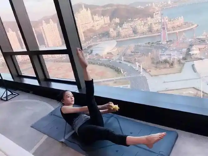 36岁张韶涵惊艳复出为达最好状态上台前疯狂健身