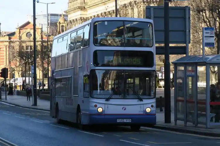 [leeds, uk] bus18 initiative   first leeds city branding