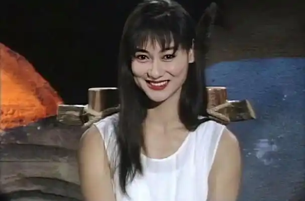 "草根影后"惠英红:贵族出身却要饭10年,如今62岁单身无儿无女