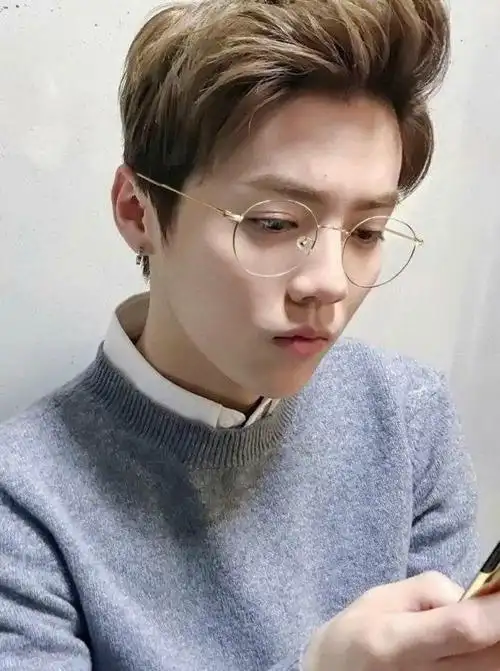 当男明星们戴上眼镜,朱一龙惊艳,千玺邪魅,谁最撩人?