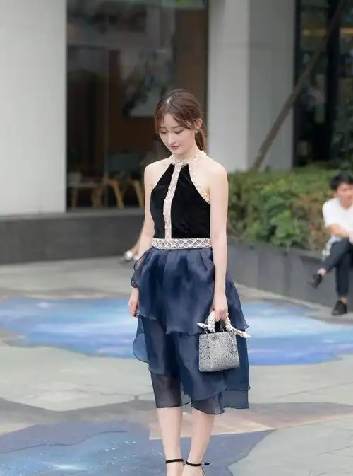 假期所剩不多趁着放假的好时光穿上你美美的衣服出发吧