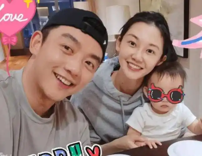 郑恺苗苗三胎孩子浮出水面,满月纪念足印曝光,性别已公开|杨幂|程晓玥