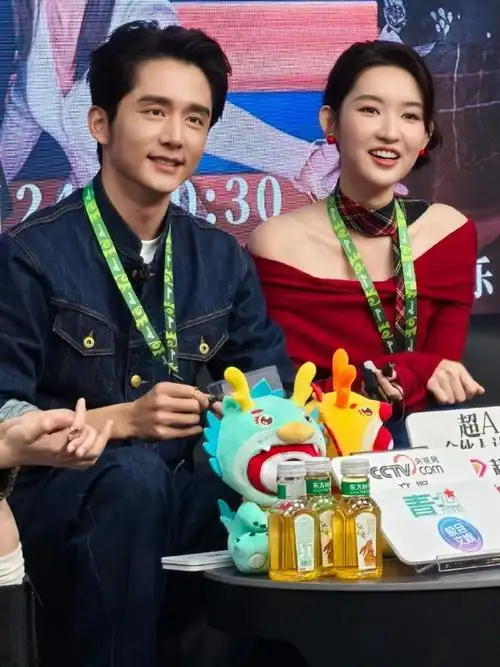 环节,@张新成不小心吃到了带芥末的饼干