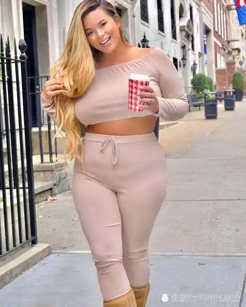 但也越来越多的女生开始追求微胖的身形,这种微胖的身形看起来健康