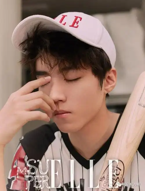 王俊凯新封面变身棒球少年沈月杂志大片浪漫唯美唐嫣最新写真展多面