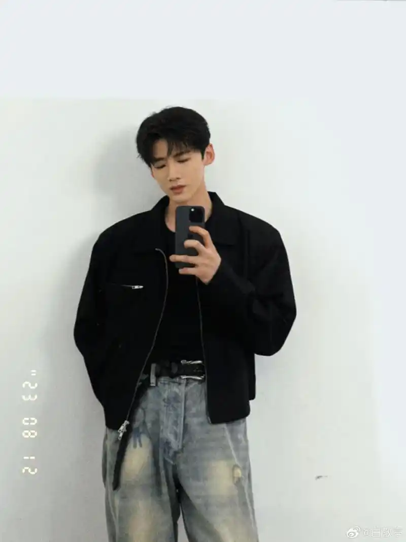 白敬亭的自拍!他真的很会!