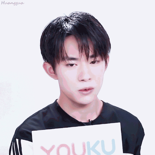 易烊千玺送你一朵小红花