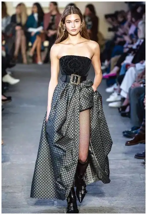 维密超模grace elizabeth,"美版何穗"一张高级脸如何开挂爆红|维密|格