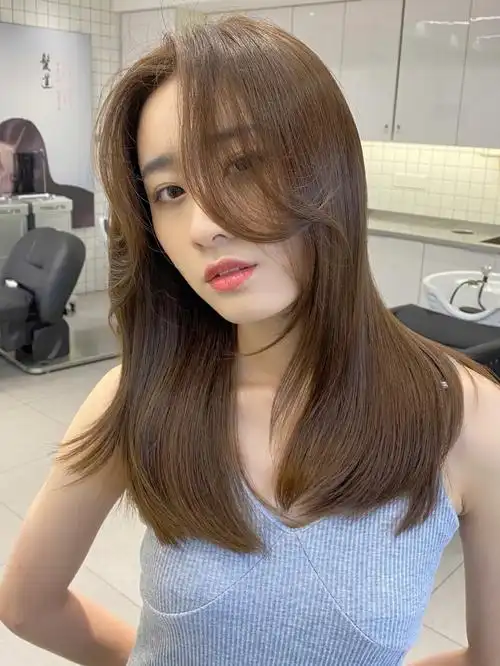 奶茶色根灰棕色不一样的两个颜色结合在一起真的无敌神仙发色.