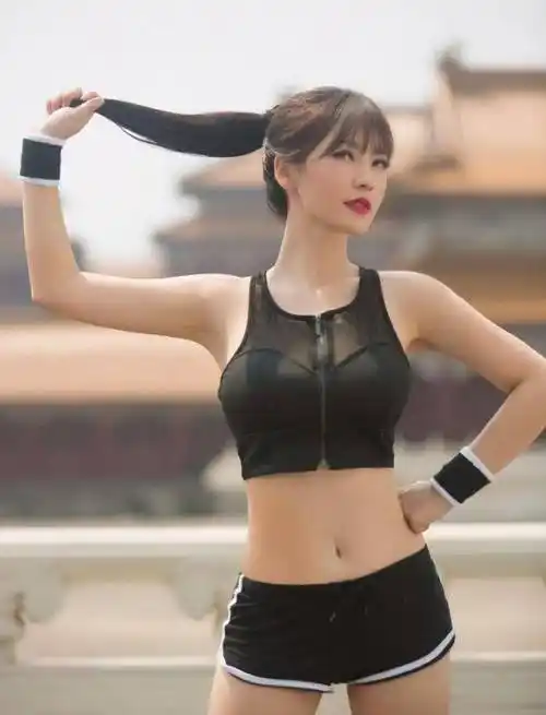 时尚女星可能就没那么多,毕竟要满足时尚两字也不是那么容易_柳岩