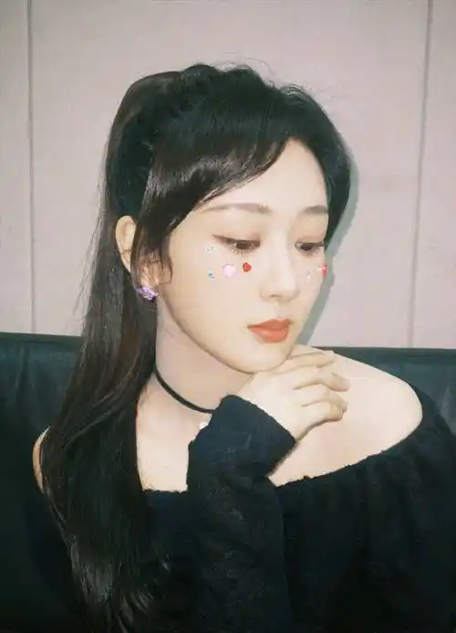 杨紫又开始调皮了,发了几张可爱的美照,网友:这也太好看了吧_评论