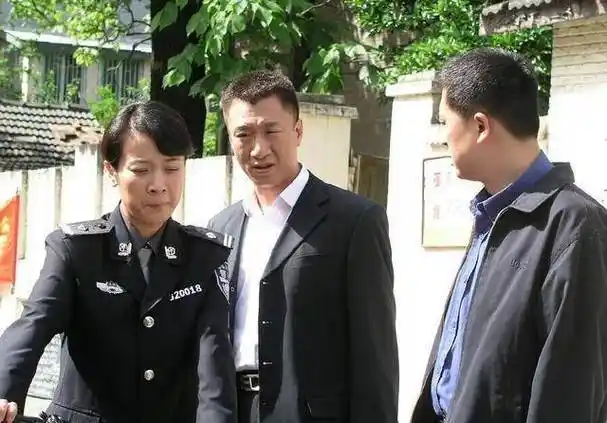 《半路夫妻》配角现状:张嘉译,张少华迎事业巅峰,她却荧屏绝唱_剧中