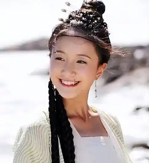 "丫鬟专业户"李倩,是如何靠一颗痣爆火的?_小角色_生活_人生