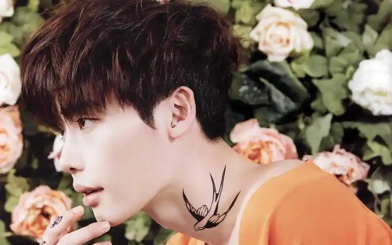 李钟硕帅哥明星win8宽屏电脑桌面壁纸高清大图预览1920x1200_日韩明星