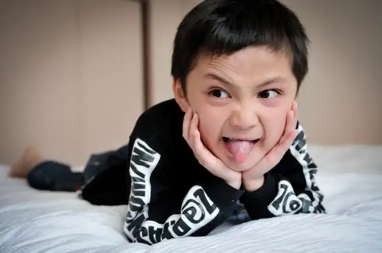 人像一组 ( 顽皮小孩 )