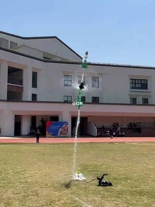 二级水火箭试飞