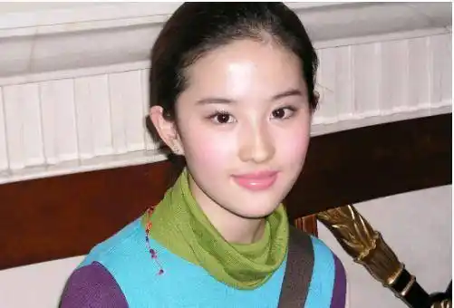 12岁张柏芝16岁刘亦菲17岁宋祖儿,这不是老天赏饭而是给满汉全席_美人