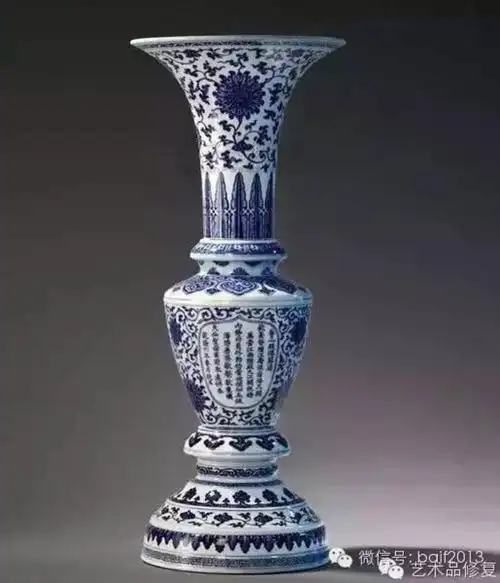 唐英制青花缠枝莲纹花觚