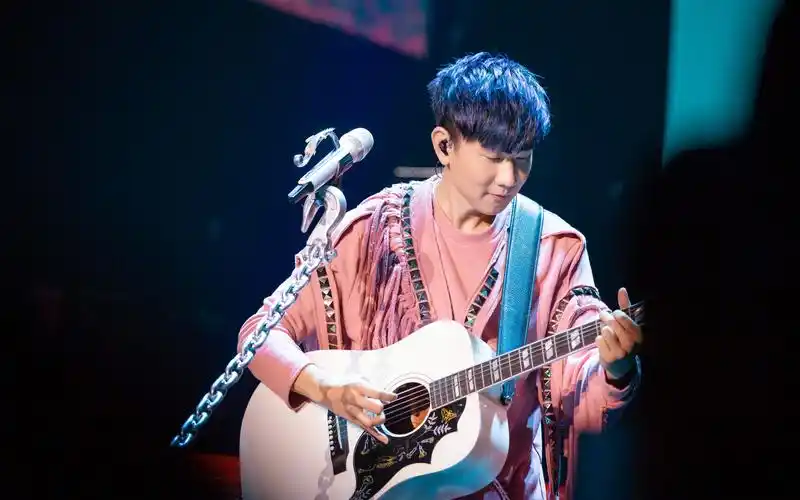 "这时候我只想离开这个世界,与世隔绝"-林俊杰2018世界巡回演唱会圣所