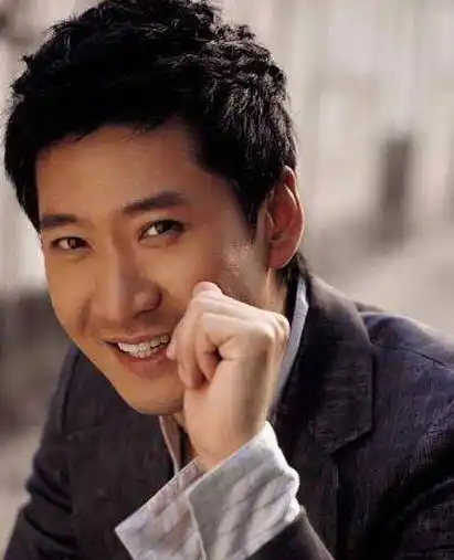 周杰,出生于陕西西安,毕业于上海戏剧学院,中国内地男演员,国家话剧院