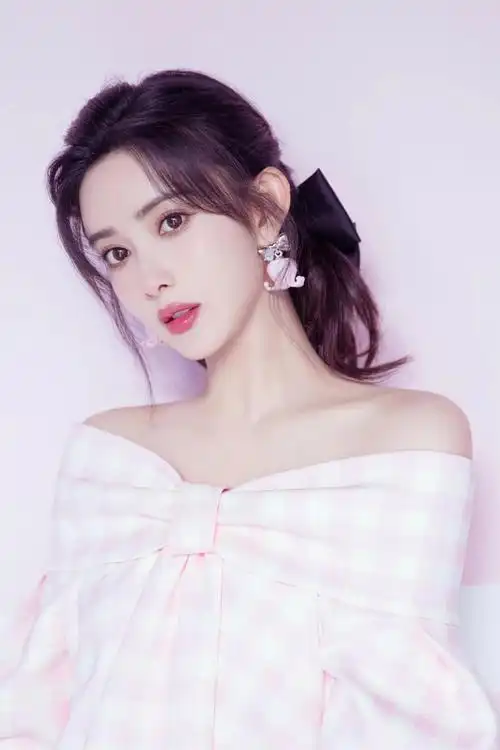 孟子义穿白色裙子,特别漂亮又可爱!_高清图集_新浪网