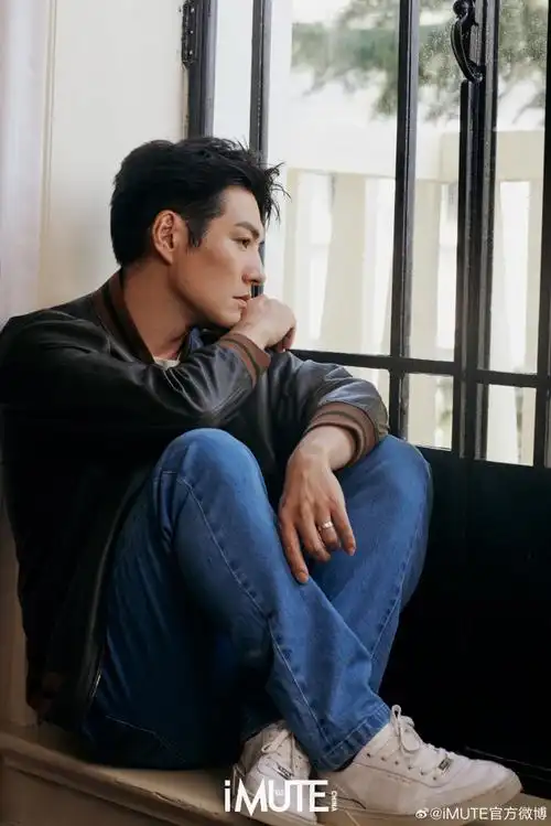 imute中文版×@严宽演员严屹宽主编:week摄