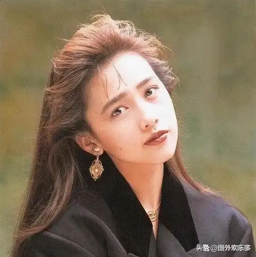 51岁木村拓哉沉稳帅气,和工藤静香甜蜜相守23年,女儿长得很像他
