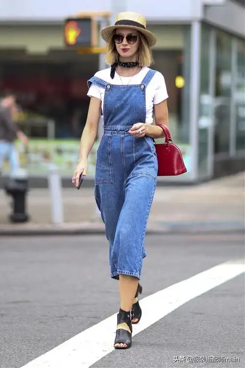 背带裤搭配什么外套女生背带裤怎么穿好看