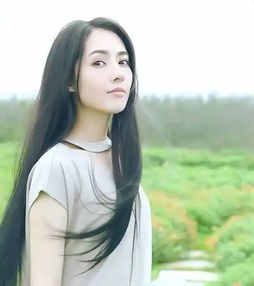 大波浪不流行了?黑长直才显气质,看看娱乐圈留黑长直的女明星