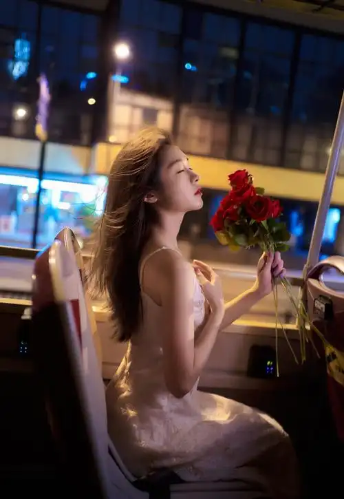 夜景人像电影质感女生情绪写真