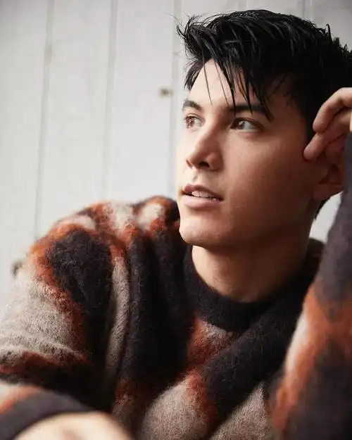 《哈利波特》和《布里奇顿》里的中英混血男星!