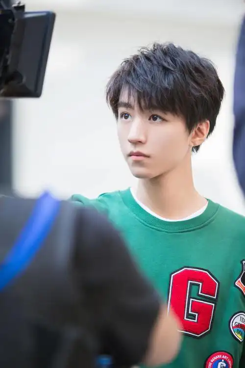 小凯工作室更博:并po出照片帅气撩人!