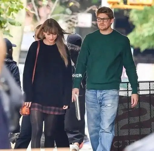 欧美街拍taylorswiftjoealwyn