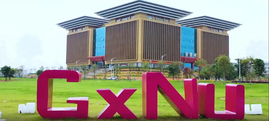 雁山校区图书馆雁山图书馆一角课堂教学小景扫描广西师范大学2022招生