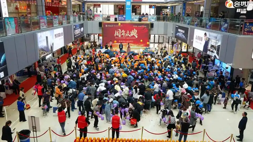 3月13日合川居然之家周年庆活动完美落幕领枕头砸金蛋抽1000元现金