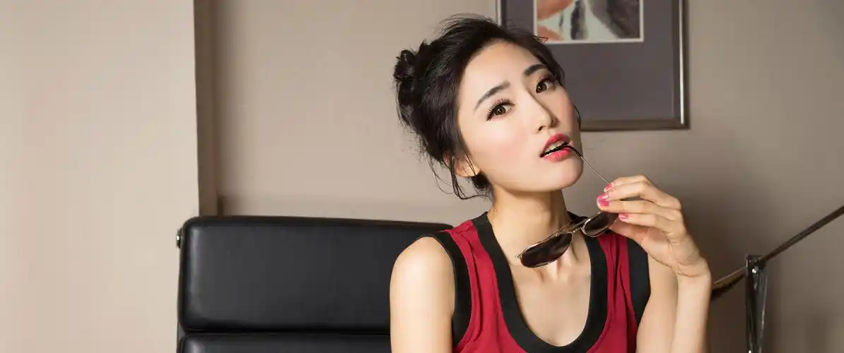 养眼粉妆美女3440x1440壁纸