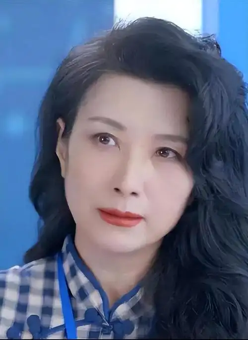 回顾著名演员王静含泪拯救父母将爱扩散至今婚姻成谜