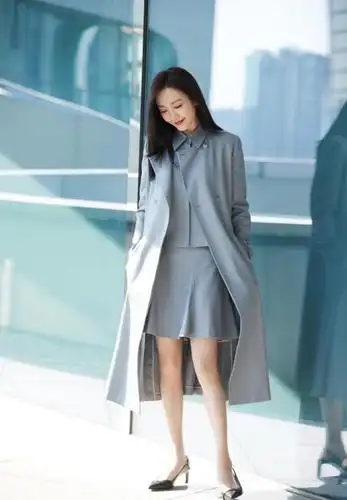 王鸥真的挺有少女感的,穿短裙能穿出女团范,哪像快40的样子