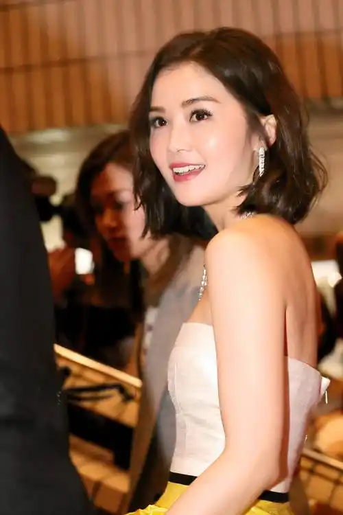 难得一见40岁阿sa蔡卓妍的性感写真照她比阿娇精明多了