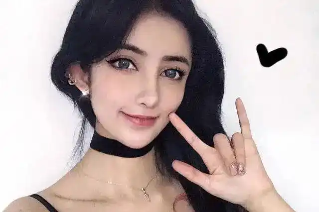 15岁女孩整容成蛇精脸自称月零花钱50万如今又整成混血儿