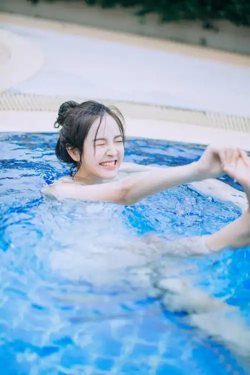 泳衣制服诱惑私密写真