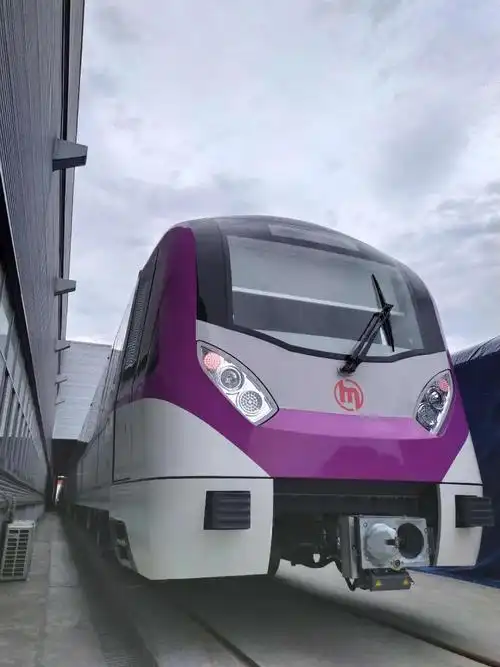 杭州地铁7号线列车亮相!全新紫色车型,更大了