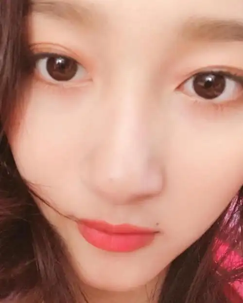 关晓彤素颜照关掉美颜似大妈(关晓彤自拍被赞盛世美颜)(2)